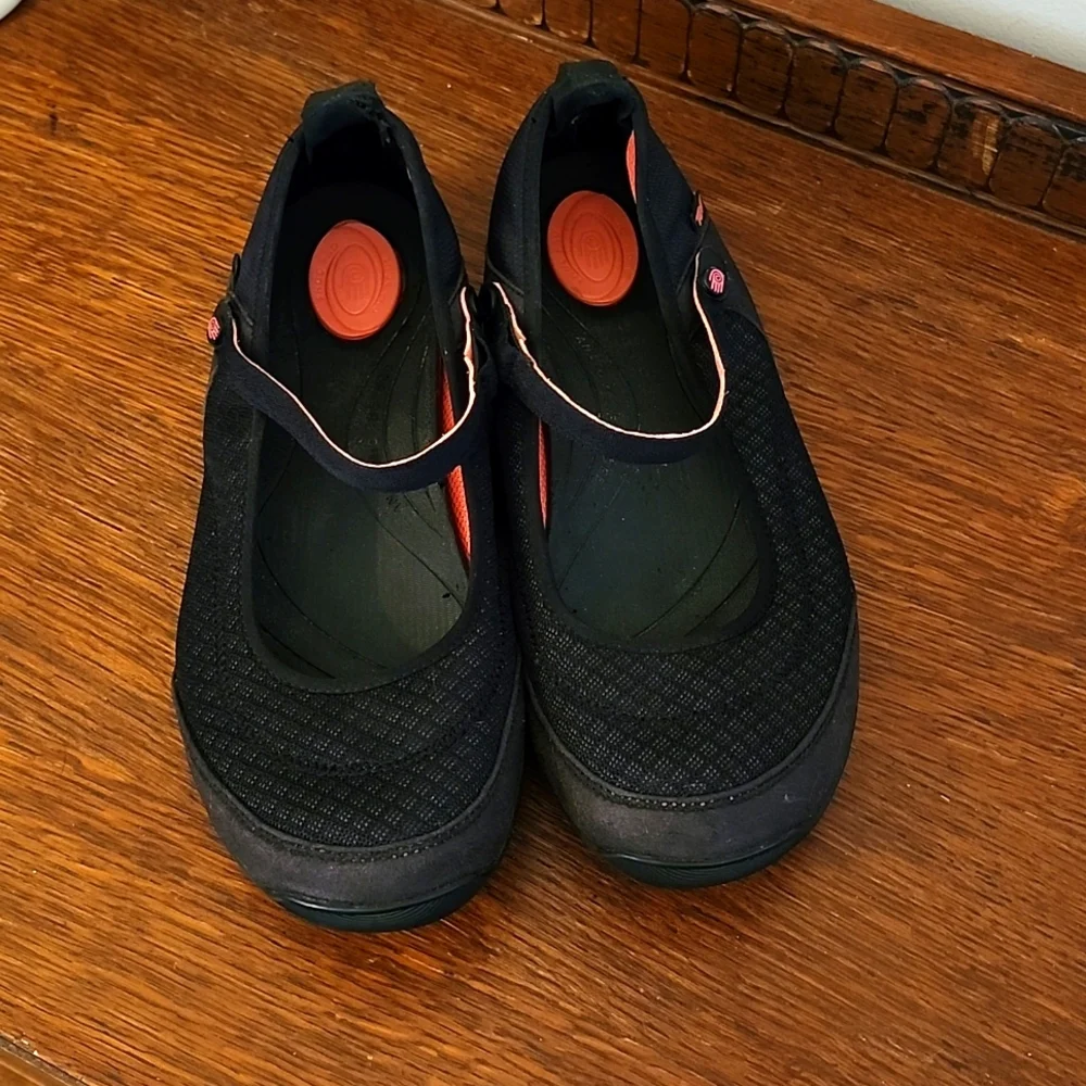 Teva Niyama mary Jane's - Picture 2 of 5